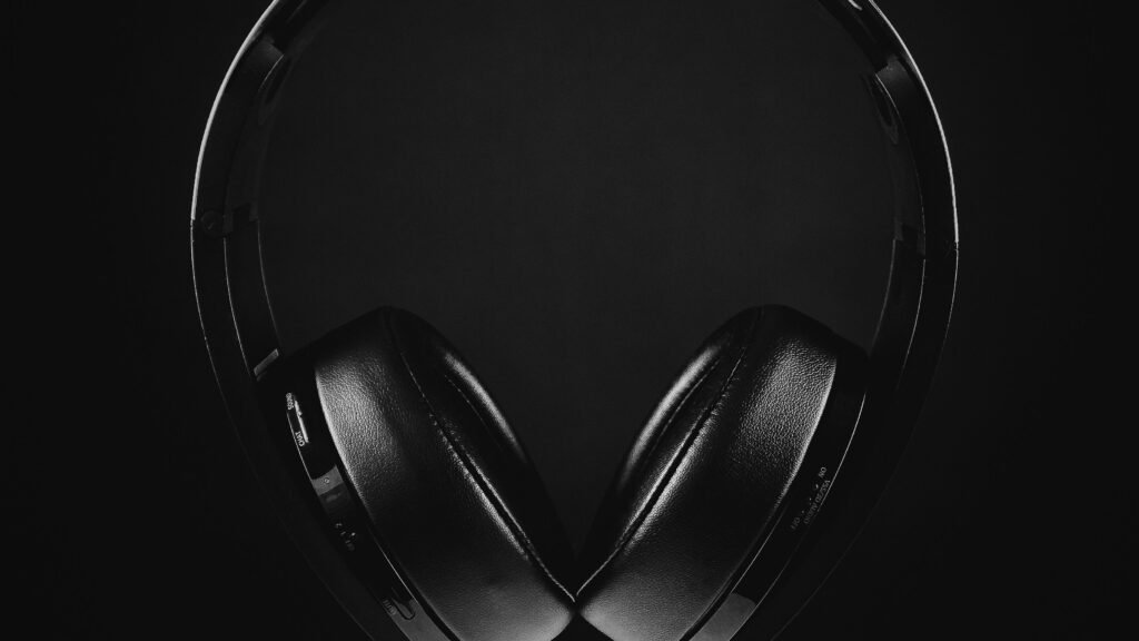 headphones with consistent anc and battery performance